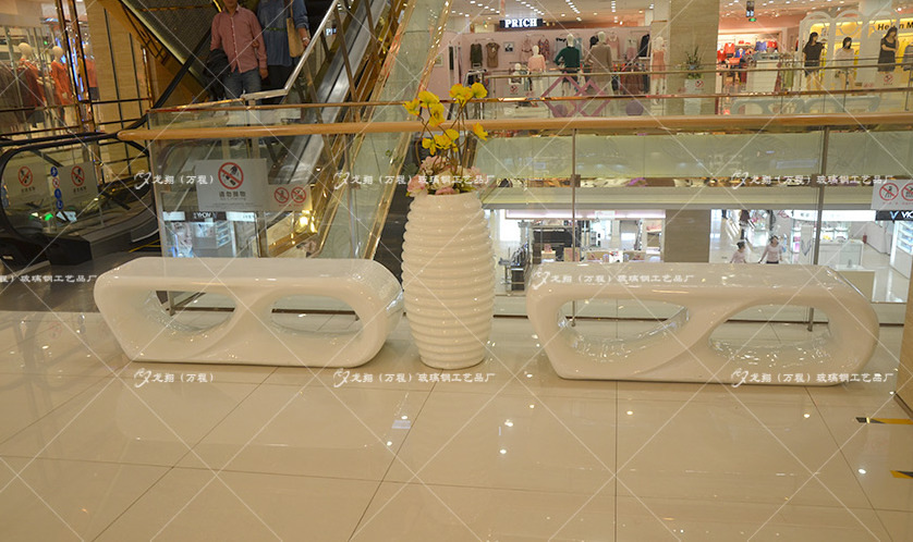 玻璃鋼雕塑用什么材料構成？