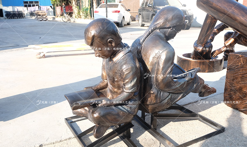 玻璃鋼景觀雕塑組成材料有哪些？